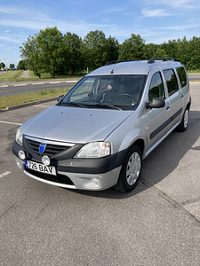 Dacia Logan. 1,6b. 7 мест! (2 фото из 15)