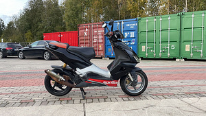 Aprilia sr50r (1 foto / 8)