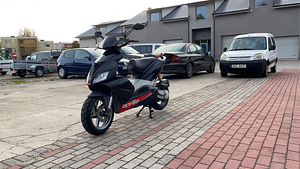 Aprilia sr50r (3 foto / 8)