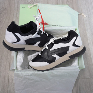 OFF-WHITE Low-Top Runner Sneakers