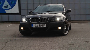 Продам BMW 325i XD ( бензин 3.0)2010 год автомат (3 фото из 15)