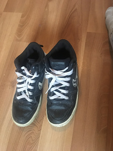 Кроссовки Nike (2 фото из 3)