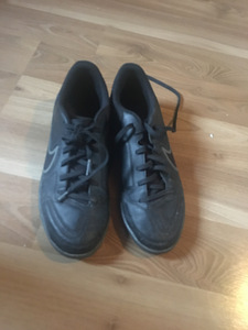 Футзалки Nike (3 фото из 3)
