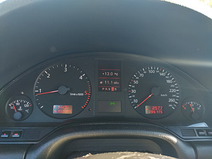 Audi A8 D2 2.5 TDi V6 Quattro (2 foto / 9)