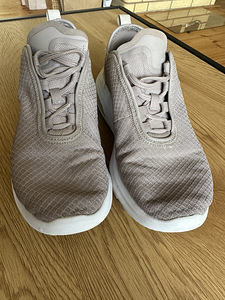 Кроссовки Nike (2 фото из 3)
