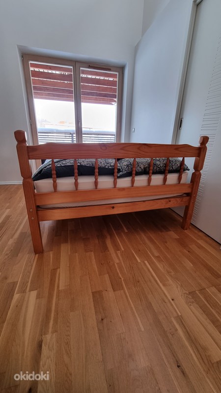 Puidust voodi koos madratsiga - 135 x 190 (foto #1)