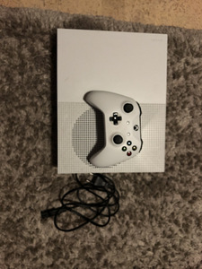 Xbox one s koos puldi ja kõrvaklappidega (3 foto / 3)