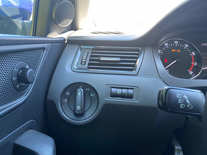 Skoda rapid 1.2 66kw (4 foto / 7)