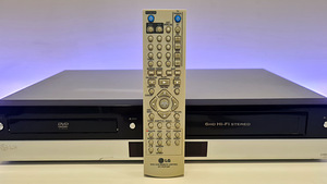 DVD/VHS плеер LG V290 (3 фото из 3)