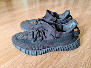 Adidas Yeezy Boost 350 V2 'Cinder' Tossud (1 foto / 3)