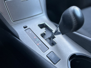 Toyota Avensis (8 foto / 9)