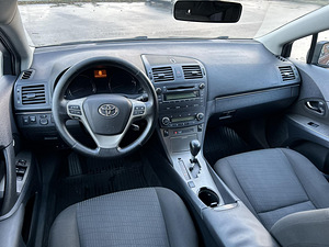 Toyota Avensis (9 foto / 9)