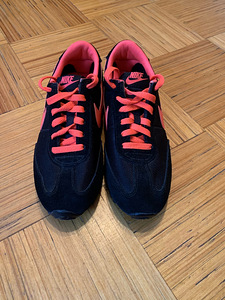 Продам новые кроссовки Nike. (3 фото из 6)