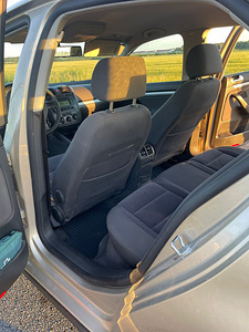 Volkswagen Jetta (4 foto / 9)