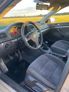 Volkswagen Jetta (8 foto / 9)
