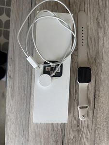 Apple Watch SE (Gen 2) (2 foto / 4)