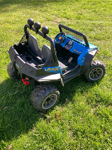 Peg Perego UTV Elektriauto 12v (2 foto / 4)