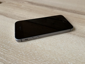 iPhone SE 64 ГБ (2016 г.) (4 фото из 5)