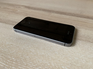 iPhone SE 64 ГБ (2016 г.) (5 фото из 5)