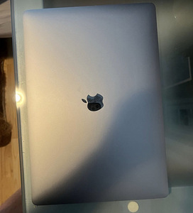 MacBook Pro 2017, 16 ГБ RAM, новая батарея (2 фото из 3)