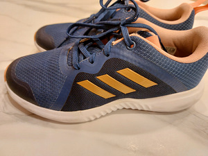 Adidas tossud, s 36 (2 foto / 3)
