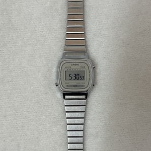 Casio LA670WEA beežid digitaalkellad (1 foto / 3)