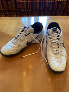 Nike spordijalanõud (tennis) - suurus 47.5