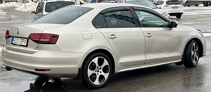VOLKSWAGEN JETTA (7 foto / 10)
