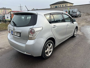 TOYOTA VERSO (6 фото из 10)