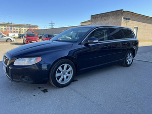 VOLVO V70 (2 фото из 10)