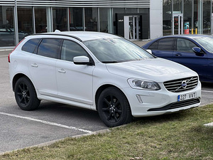 VOLVO XC60 (2 фото из 11)