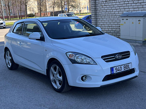 KIA CEED (2 foto / 10)