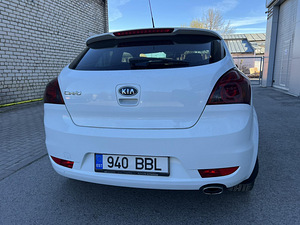 KIA CEED (8 foto / 10)