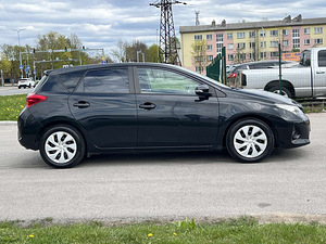 TOYOTA AURIS (5 фото из 11)
