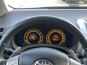 TOYOTA AURIS (9 фото из 11)