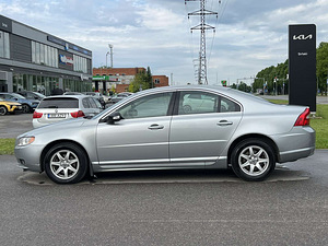 VOLVO S80 (4 foto / 11)