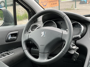 PEUGEOT 5008 (9 фото из 11)