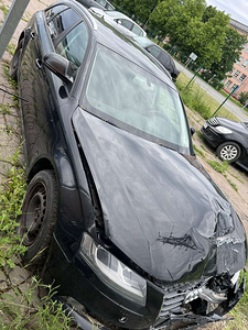 AUDI A4 AVANT (2 foto / 10)