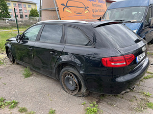 AUDI A4 AVANT (5 foto / 10)