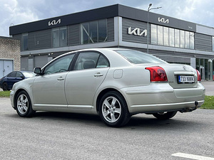 TOYOTA AVENSIS (6 foto / 10)