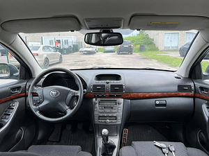 TOYOTA AVENSIS (9 foto / 10)