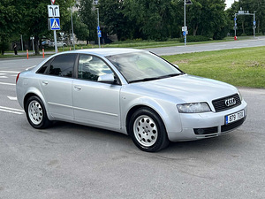 AUDI A4 (2 фото из 10)