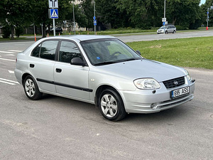 HYUNDAI ACCENT (2 foto / 12)