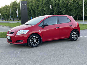 TOYOTA AURIS (1 фото из 11)