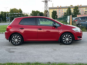 TOYOTA AURIS (5 фото из 11)