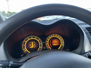 TOYOTA AURIS (9 фото из 11)