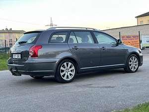 TOYOTA AVENSIS (7 фото из 11)