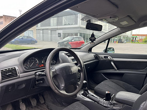 PEUGEOT 407 (8 фото из 9)