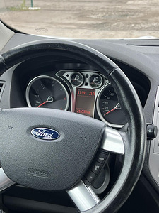 FORD KUGA (9 foto / 12)