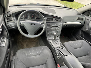 VOLVO S60 (9 foto / 10)